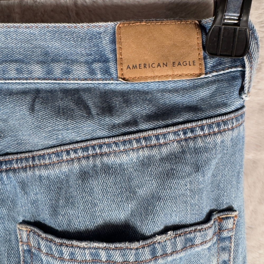 American Eagle High Waisted Distressed Mom Jeans Medium Wash Blue Womens Size 2